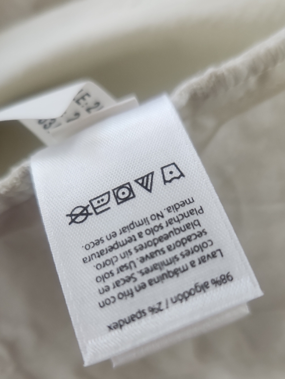 Vineyard Vines Cream Women's Chino Shorts - Picture 9 of 10